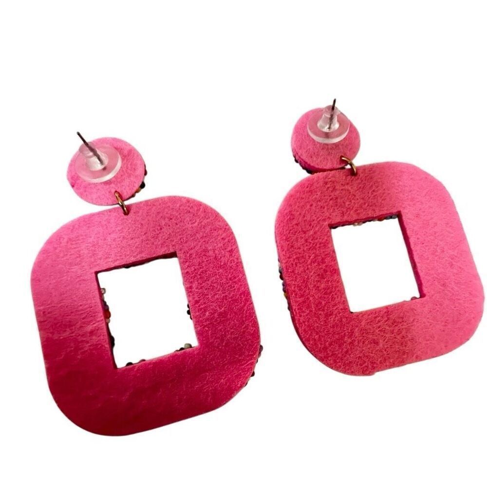Pink beaded statement earrings - Picture 4 of 7